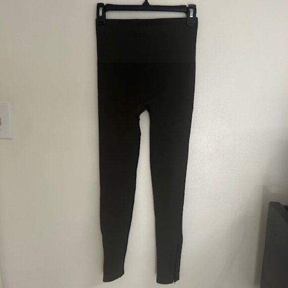 Spanx Olive Green Seamless Side Ankle Zip Leggings- Size Medium - Picture 4 of 5